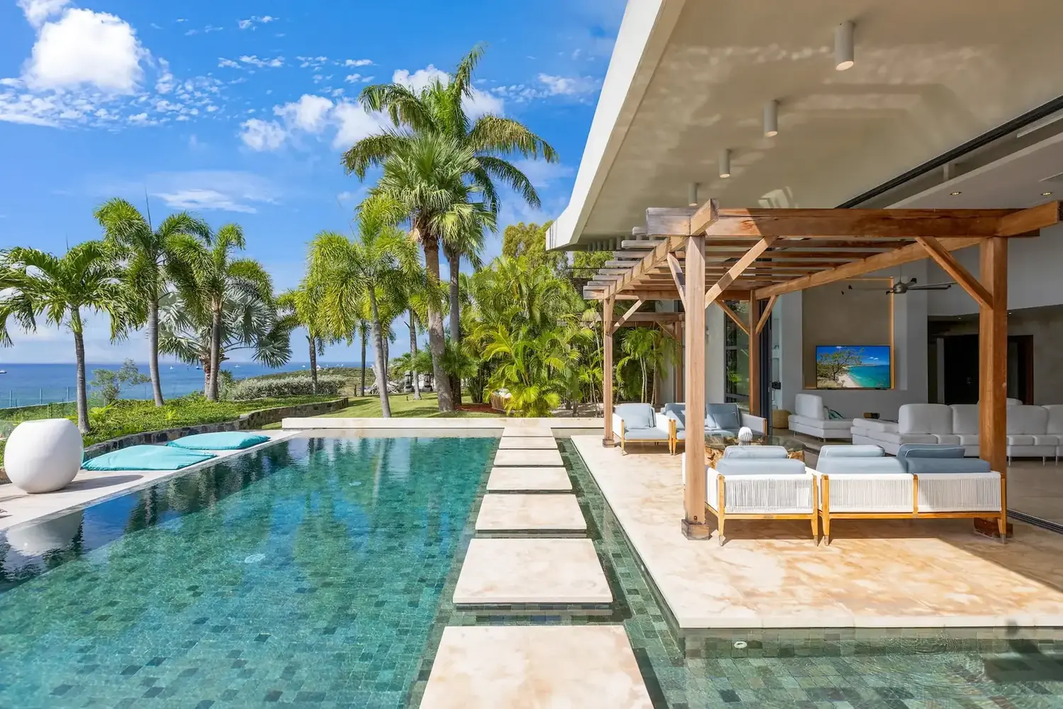 Seafront villa in the Caribbean